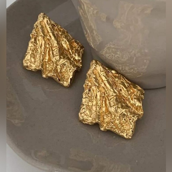 ✨ Athens Exquisite Textured Gold-Tone Statement Earrings ✨ with GIFT BOX New - Picture 4 of 8